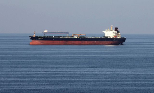 이란 의회가 지난 22일(이하 현지시각) 미국이 이란 핵시설을 공습한 것에 대응해 호르무즈 해협을 봉쇄하는 결의안을 통과 시켰다. 사진은 2018년 12월21일, 유조선이 호르무즈 해협을 통과하고 있는 모습. /사진=로이터