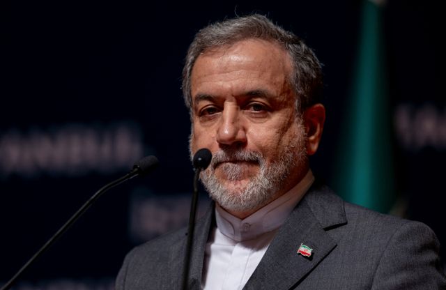 아바스 아라그치 이란 외무장관이 미국의 이란 핵시설 공습 이후 블라디미르 푸틴 러시아 대통령과의 회담을 위해 러시아 모스크바를 찾았다. 사진은 아라그치 장관이 지난 22일(현지시각) 튀르키예 이스탄불에서 열린 기자회견에 참석한 모습. /사진=로이터