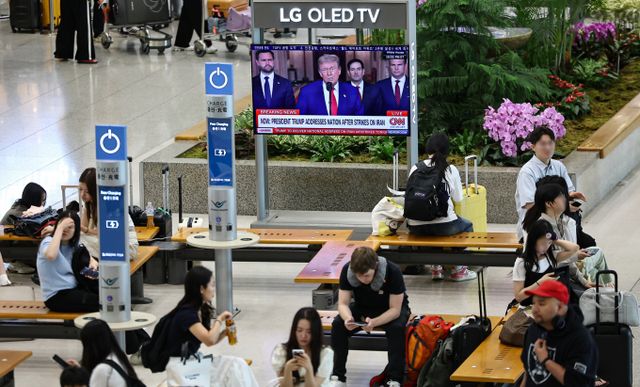 이란이 호르무즈 해협 봉쇄를 추진하면서 국제 유가가 급등했다. 중동 정세에 따른 고유가가 지속될 경우 연료비 비중이 높은 항공·해운 업계의 원가 부담이 가중될 전망이다. /사진=뉴스1