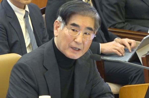 법원이 김용현 전 국방부 장관의 구속영장 심문을 오는 25일로 연기했다. 사진은 김용현 전 국방부장관이 지난 1월23일 서울 종로구 헌법재판소에서 열린 대통령 탄핵심판 4차 변론기일에 증인으로 출석해 질문에 답변하고 있는 모습. /사진=뉴시스(헌법재판소 제공)