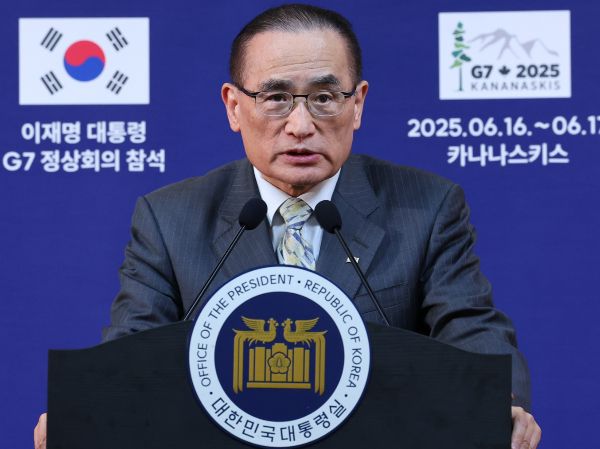 위성락 국가안보실장이 나토(NATO) 정상회의에 참석한다. 사진은 위성락 국가안보실장이 지난 17일(현지시각) 캘거리 한 호텔에 차려진 프레스센터 내 중앙기자실에서 이재명 대통령의 주요 7개국(G7) 정상회의 순방 관련 브리핑을 하고 있는 모습. /사진=뉴시스