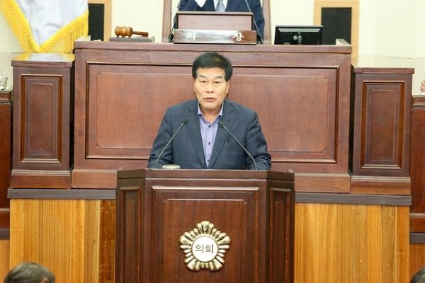 공무원을 폭행한 안주찬 구미시의원이 의원직을 유지하게 됐다. 사진은 안주찬 구미시의원 모습. /사진=구미시의회 홈페이지 캡처