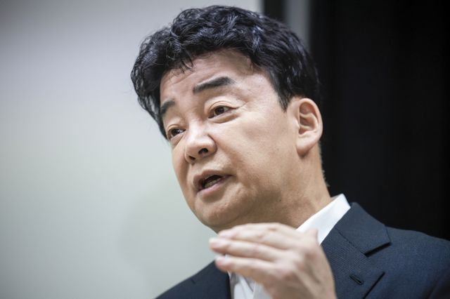 외식 프랜차이즈 기업 더본코리아가 원산지를 허위 표시한 혐의로 검찰에 송치됐다. 사진은 지난 3월 서울 서초구의 한 회의공간에서 열린 더본코리아 주주총회에 참석한 백종원 더본코리아 대표. /사진=뉴시스