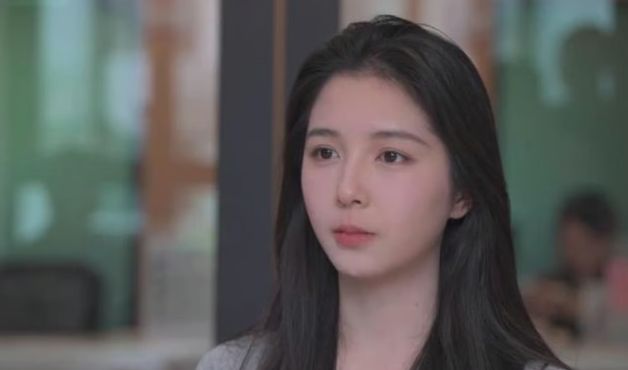 중국 명문대에 다니는 여대생이 아버지가 딸이 예뻐서 안된다며 SNS 라이브 방송을 반대했다. 사진은 중국 푸젠성 자오안현 출신인 장선신란의 모습. /사진=SCMP 홈페이지 캡처