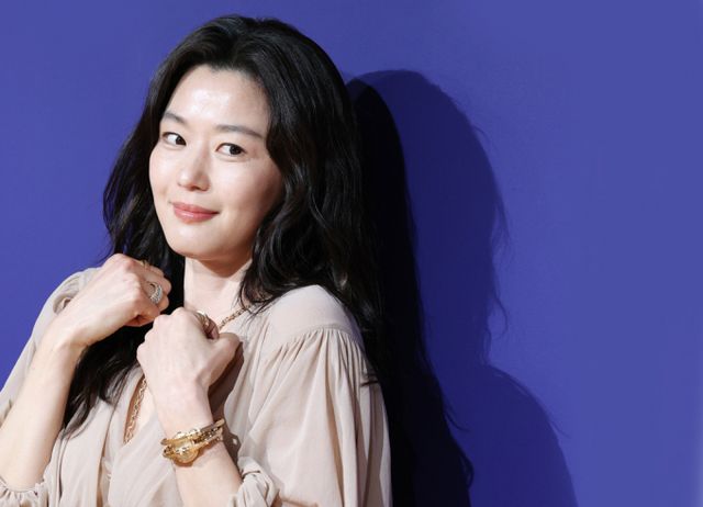 배우 전지현이 소속사 이음해시태그와의 전속계약이 만료됐다. 사진은 지난 4월30일 배우 전지현이 서울 용산구 이태원로 페즈에서 진행된 스위스 시계 론칭행사에 참석한 모습. /사진=뉴스1