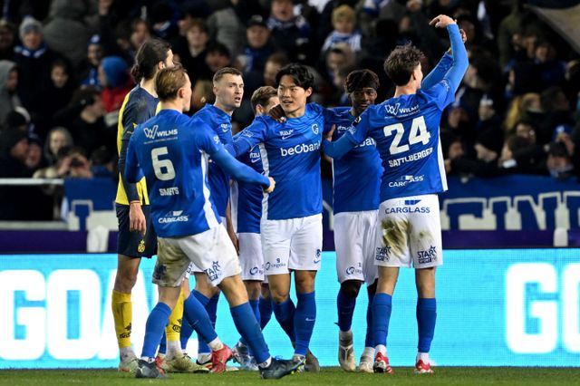 황인범의 소속팀 페예노르트가 헹크에서 활약 중인 오현규에 관심을 보였다. 사진은 헹크에서 활약 중인 오현규(가운데)의 모습. /사진=헹크 홈페이지 캡처