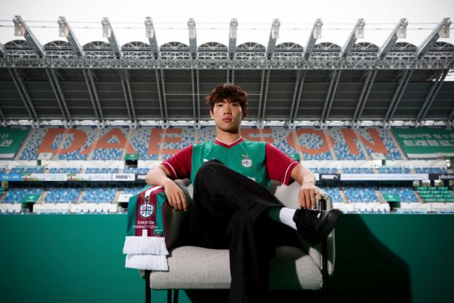 대전 하나시티즌이 울산HD와 버밍엄 시티에서 활약한 측면 수비수 이명재를 영입했다. 사진은 대전에 입단한 이명재의 모습. /사진=대전 하나시티즌 홈페이지 캡처