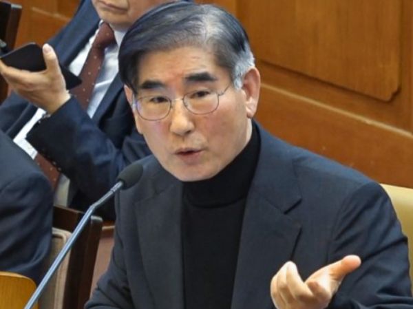 김용현 전 국방부 장관 측이 제기한 재판부 기피 신청 준항고가 기각됐다. 사진은 김용현 전 국방부 장관이 지난 1월23일 오후 서울 종로구 헌법재판소에서 열린 윤석열 대통령 탄핵심판 4차변론에 증인으로 출석해 발언하고 있는 모습. /사진=뉴스1(헌법재판소 제공)