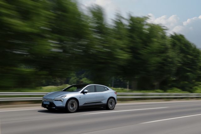 폴스타가 상품 경쟁력을 끌어올린 2026년형 폴스타4를 국내에 출시했다. /사진=폴스타