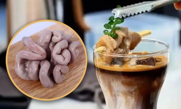 중국 쓰촨성 장유시의 한 카페에서 출시한 돼지곱창 라떼가 현지인들 사이에서 인기를 끌고 있다. 사진은 돼지곱창 라떼. /사진=SCMP 캡처