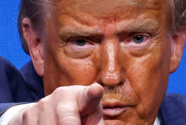 도널드 트럼프 미국 대통령이 이란 핵 시설 공습 관련 내일 피트 헤그세스 국방장관이 기자회견을 개최한다고 밝혔다. 사진은 지난 25일(현지시각) 도널드 트럼프 미국 대통령이 네덜란드 헤이그에서 열린 나토 정상회의 기자회견에서 제스처를 취하고 있는 모습. /사진=로이터