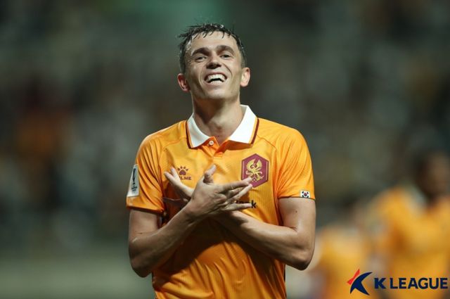 무허가 선수 등록했다는 의혹을 받은 광주FC가 징계를 피했다. 사진은 광주에서 활약 중인 아사니의 모습. /사진=뉴스1(한국프로축구연맹 제공)