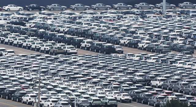 트럼프 행정부가 관세 25%를 적용할 자동차 부품 품목 확대 절차 마련에 착수했다. 사진은 지난 13일 경기 평택시 포승읍 평택항 자동차전용부두에 수출용 차량들이 세워진 모습. /사진=뉴스1