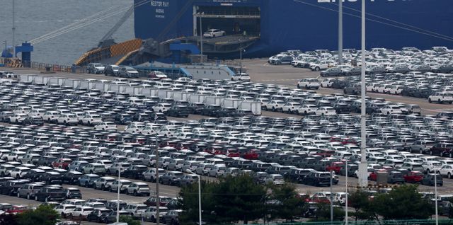 국내 경제발전에 기여하는 바가 큰 자동차산업의 미래 경쟁력 확보와 다연한 복합위기 돌파를 위해 정부의 정책적 발전이 절실하다는 목소리가 나왔다. 사진은 경기 평택항 자동차 전용부두 전경. /사진=뉴시스