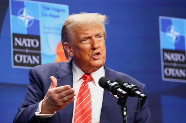 도널드 트럼프 미국 대통령이 제롬 파월 연방준비제도(Fed, 연준) 의장 후임을 조만간 선택할 것으로 보인다. 사진은 트럼프 대통령이 지난 25일(현지시각) 네덜란드 헤이그에서 열린 북대서양조약기구(나토) 정상회의 기자회견에서 연설하는 모습. /사진=로이터 