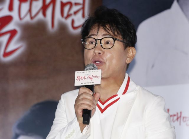 아나운서 출신 방송인 김병찬이 과거 수백억대 사기 피해를 입었다고 고백했다. 사진은 지난해 8월 서울 용산구 CGV아이파크몰에서 열린 영화 '그리고 목련이 필때면'(감독 윤희성) 언론시사회에 참석한 아나운서 김병찬. /사진=뉴스1