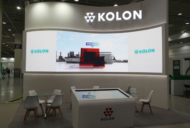 27일 코오롱과 콜마홀딩스 주가가 20% 안팎 급등 마감했다. 지난해 그린비즈니스위크 코오롱 부스. /사진=머니투데이