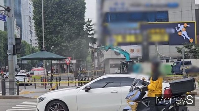 27일 오전 10시47분쯤 지하철 2호선 교대역 외부 가스배관 파손으로 가스가 누출되는 사고 발생했다. /사진=최유빈 기자