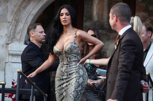 제프 베이조스 아마존 창업자와 약혼녀 로렌 산체스가 이탈리아 베네치아에서 화려한 결혼식을 올린다. 사진은 지난 26일(현지시각) 베이조스와 산체스의 결혼식에 참석한 킴 카다시안의 모습. /사진=로이터