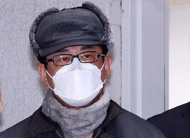 12·3 비상계엄 관련 내란·외환 사건 수사를 맡은 조은석 특별검사가 노상원 전 정보사령관을 추가 기소했다고 밝혔다. 사진은 노 전 사령관이 지난해 12월24일 서울 은평구 서부경찰서에서 검찰로 송치되는 모습. /사진=뉴스1