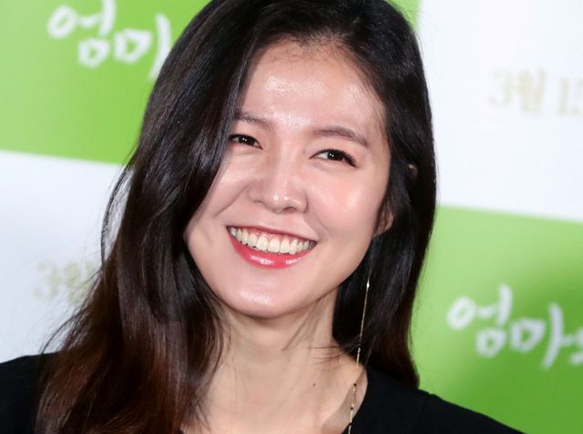 배우 김성은이 초등학교 2학년 딸의 교육에 대한 고민을 전했다. 사진은 지난 2018년 3월 서울 용산CGV에서 열린 영화 '엄마의 공책' 언론시사 및 간담회에 참석한 배우 김성은. /사진=머니투데이