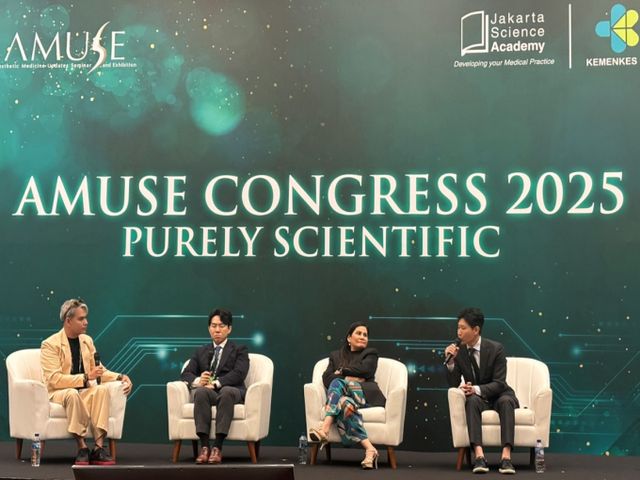 대웅제약이 인도네시아에서 진행된 국제 미용의학 학술대회에서 교육 프로그램을 진행했다. 사진은 나보타와 페이스템 복합시술법을 강연하는 정재윤 오아로피부과 노원점 원장. /사진=대웅제약