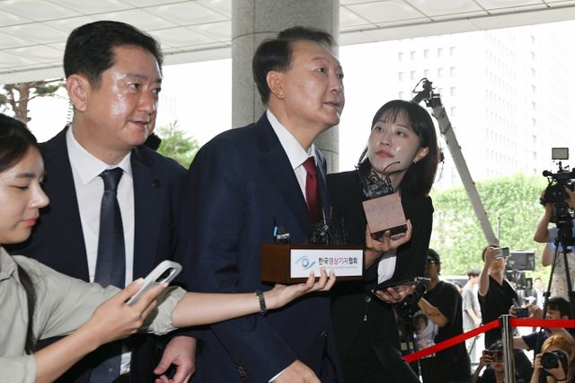 사진은 28일 서울 서초구 서울고검에 출석하는 윤석열 전 대통령. /사진=뉴시스(공동취재사진)