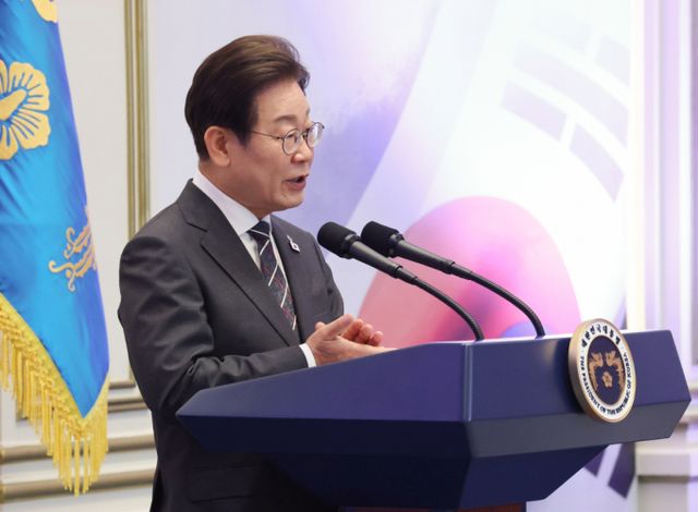 이재명 대통령이 오는 30일 'K-문화' 주역을 만난다. 사진은 이 대통령이 지난 27일 청와대 영빈관에서 열린 '호국보훈의 달, 대통령의 초대' 행사에서 인사말을 하는 모습./ 사진=뉴시스