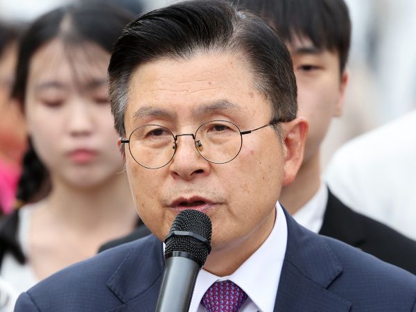 21대 대선에 출마했다가 사퇴한 황교안 전 국무총리가 대선 투표가 마감되자마자 또 '부정선거론'을 주장했다. 사진은 황교안 무소속 대통령 후보가 지난 1일 오후 서울 종로구 광화문 광장에서 후보 사퇴 및 김문수 국민의힘 후보 지지, 신당 창당 관련 긴급 기자회견을 하고 있는 모습. /사진=뉴스1