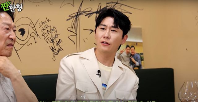 2일 유튜브 채널 '짠한형 신동엽'에는 가수 영탁이 게스트로 출연해 가족사를 고백했다. /사진=짠한형 신동엽 유튜브 캡처