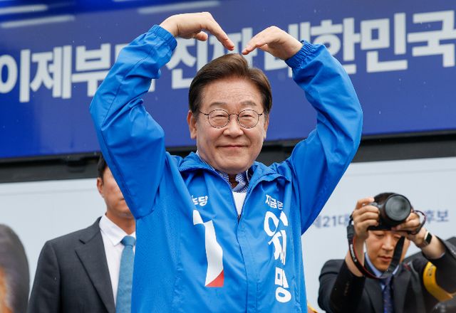 탄핵정국으로 시작된 제21대 대통령 선거 레이스는 이재명 대통령 당선인의 승리로 끝났다. 사진은 지난 1일 서울 강북구 북서울꿈의숲 서문광장에서 유세를 마친 이 후보. /사진=뉴스1