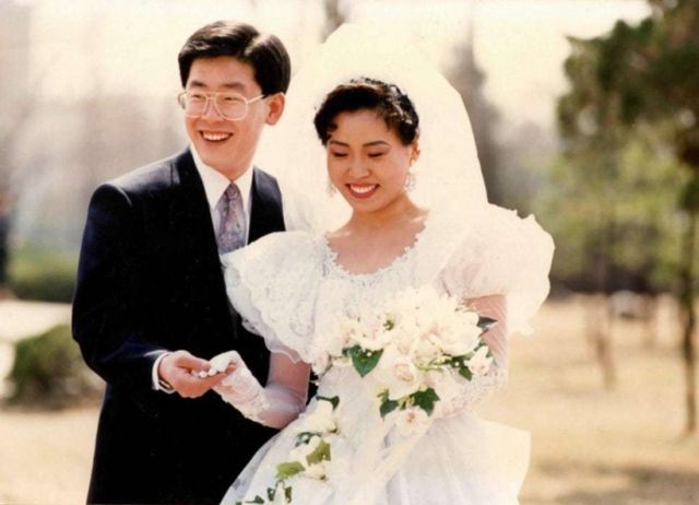 이 당선인은 "그들(억눌리고 가난한 이)에게 가장 쓸모 있는 도구가 되는 것이야말로 가난에 쫓겨와 소년 노동자로 뼈아픈 시절을 보낸 내가 가장 자랑스러웠던 시간"이라고 회고했다. 사진은 이 당선인과 김혜경 여사(오른쪽)의 모습. /사진=이재명 블로그