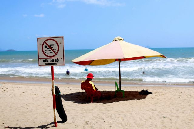 베트남 휴양지 냐짱(나트랑) 한 리조트 인근 바다에서 한국인 관광객이 익사로 사망했다며 도움을 구하는 글이 온라인 커뮤니티에 게재됐다. 사진은 냐짱 해변의 모습. 해당 기사와 직접적인 연관 없음. /사진=로이터