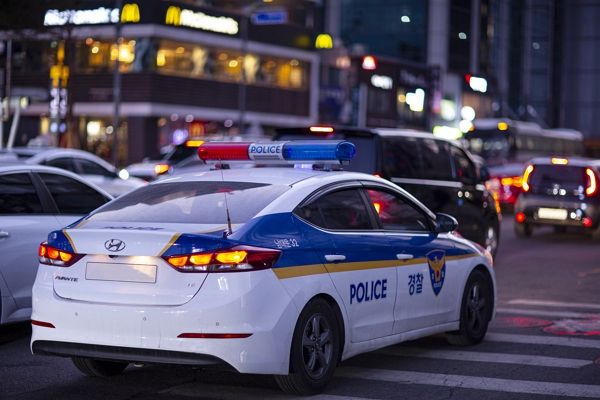 서울 관악구 신림동 빌라에서 초인종을 누르고 흉기를 휘두른 남성의 정체가 같은 건물에 사는 주민이었다. 사진은 기사의 이해를 돕기 위한 자료 사진. /사진=클립아트코리아