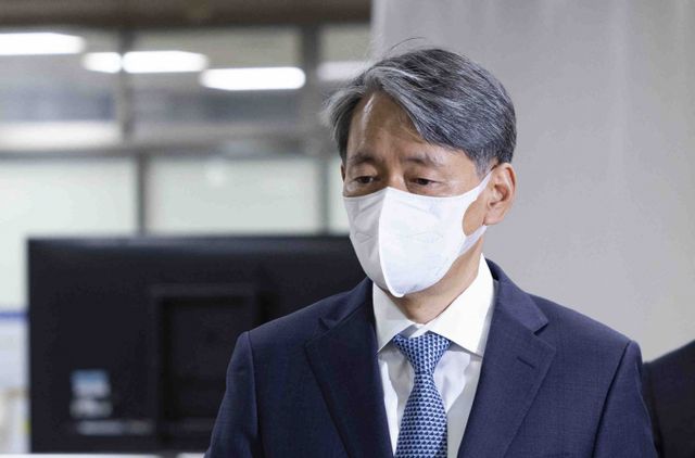 조지호 경찰청장의 파면 여부를 정하는 탄핵심판 첫 심리가 1일 열린다. 사진은 지난 7일 '12·3 비상계엄' 사태 관련 내란중요임무종사 등 혐의로 기소된 조지호 전 경찰청장이 서울 서초구 서울중앙지방법원에서 열린 공판에 출석한 모습. /사진=뉴시스