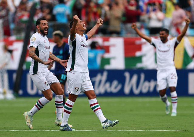 플루미넨시가 인터 밀란을 잡고 클럽월드컵 8강에 진출했다. 사진은 1일(한국시각) 미국 노스캐롤라이나주 샬럿 뱅크 오브 아메리카스타디움에서 열린 2025 국제축구연맹(FIFA) 클럽월드컵 16강 인터 밀란과의 경기에서 두 번째 골을 넣고 표효하는 플루미넨시 선수단의 모습. /사진=로이터