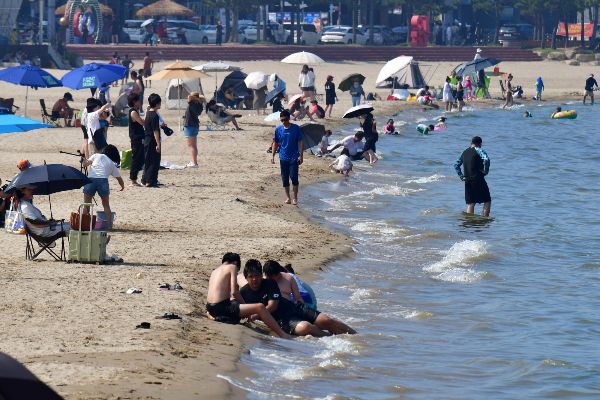 다음달 1일 낮 최고기온이 35도까지 올라 무덥겠다. 사진은 경북 포항시 북구 영일대해수욕장 모습. /사진=뉴스1