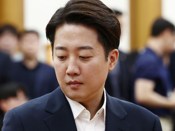 이준석 개혁신당 전 후보와 권영국 민주노동당 전 후보 등이 선거비 보전을 받지 못하게 됐다. 사진은 이준석 개혁신당 대통령 후보가 지난 3일 서울 여의도 국회 의원회관에 마련된 제21대 대통령선거 개표상황실에서 입장을 밝히기 위해 굳은 표정으로 들어서고 있는 모습. /사진=뉴스1