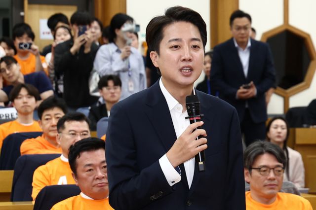 개혁신당 대선후보였던 이준석 의원이 이재명 대통령의 취임을 축하하며 새로운 출발을 다짐했다. 사진은 지난 3일 이준석 개혁신당 대통령 후보가 서울 여의도 국회 의원회관에 마련된 제21대 대통령선거 개표상황실에서 입장을 밝히고 있는 모습. /사진=뉴스1