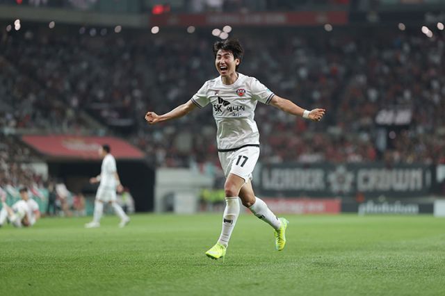 제주SK FC 공격수 유인수가 하나은행 K리그1 2025 17라운드 MVP에 선정됐다. 사진은 제주에서 활약 중인 유인수의 모습. /사진=제주SK FC 공식 홈페이지 캡처