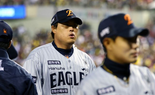한화 이글스가 류현진을 필두로 시리즈 스윕과 1위 탈환을 노린다. 사진은 한화에서 활약 중인 류현진의 모습. /사진=뉴시스