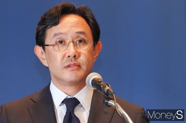 최윤범 고려아연 회장이 일과 가정의 양립을 위해 다양한 지원을 아끼지 않고 있다. /사진=임한별 기자