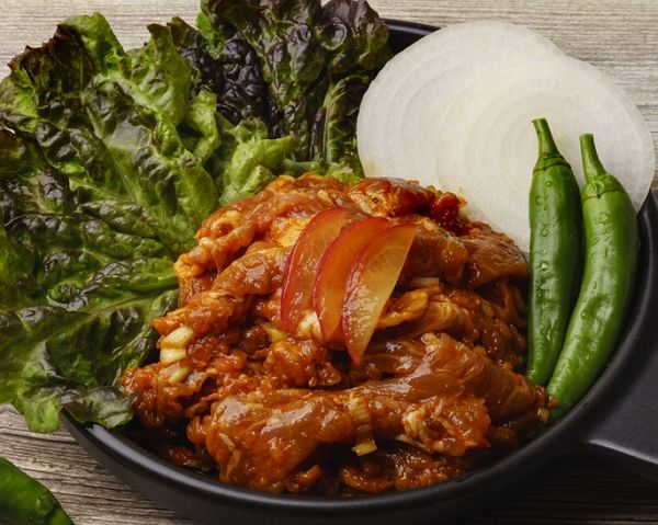 의사가 제육볶음을 쌈 싸 먹을 때 쌈장을 넣지 말라고 경고했다. 사진은 기사의 이해를 돕기 위한 제육볶음 자료 사진. /사진=클립아트코리아