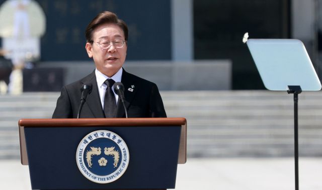 이재명 대통령이 6일 서울 동작구 국립서울현충원에서 열린 제70회 현충일 추념식에서 추념사를 하고 있다./사진=뉴시스 