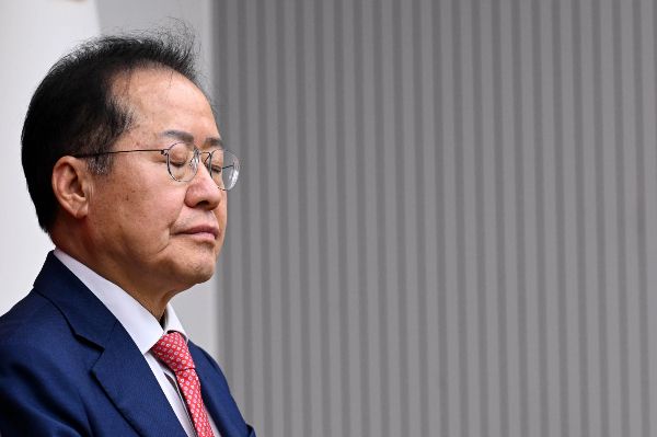 홍준표 전 대구시장이 개혁신당행 의혹에 선을 그었다. 사진은 홍준표 전 대구시장이 제21대 대통령 후보자 국민의힘 3차 경선 진출자 발표 행사에서 탈락 발표가 난 후 눈을 감은 모습. /사진=뉴시스