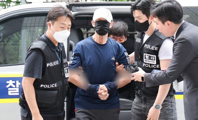 검찰이 서울 지하철 4호선에 발생한 방화사건의 전담 수사팀을 꾸렸다. 사진은 지난 2일 서울 양천구 서울남부지법에서 열린 구속 전 피의자 심문(영장실질심사)에 출석하고 있는 피의자의 모습. /사진=뉴스1