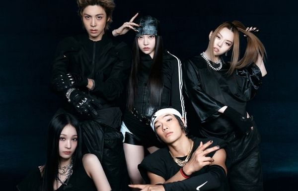 신세계 이명희 회장의 외손녀 문서윤이 테디가 론칭하는 혼성그룹으로 데뷔한다. 사진은 오는 23일 데뷔를 앞둔 그룹 올데이프로젝트 모습. /사진=더블랙레이블 제공