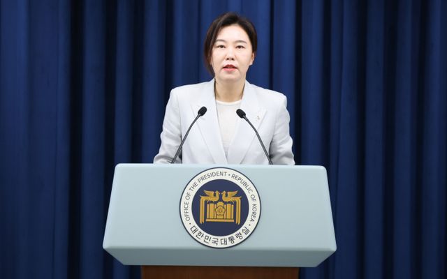 12·3 비상계엄에 가담한 경호처 본부장에게 대기 발령 조치가 내려졌다. 사진은 9일 브리핑을 열고 관련 내용을 설명하는 강유정 대통령실 대변인. /사진=뉴스1