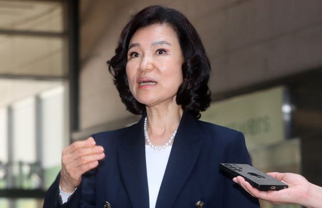 사진은 지난달 21일 이진숙 방송통신위원회 위원장이 서울 송파구 KISA 분원에서 열린 SK텔레콤 해킹 사고 관련 통신사 점검회의 참석해 질문을 받는 모습. /사진=뉴시스