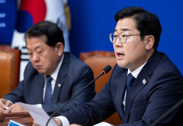 더불어민주당이 당 차원의 물가관리TF를 구성하겠다고 밝혔다. 사진은 9일 오전 서울 여의도 국회에서 진행된 최고위원회의에 참석한 박찬대 민주당 대표 직무대행 겸 원내대표. /사진=뉴스1